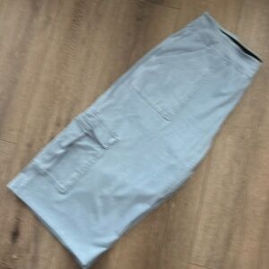 Halara brand stretch denim on lt blue cargo capris. Size 2xL